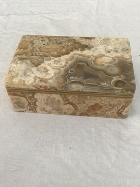 Beige Onyx Decorative Trinket Box with Natural Veining